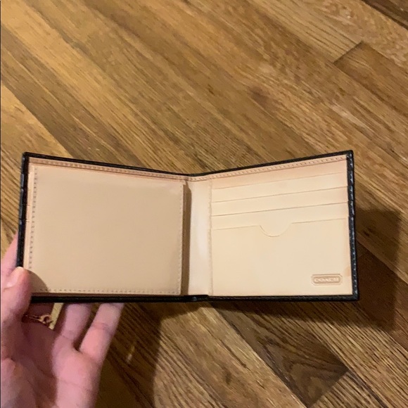 New Dark Brown leather coach wallet - Picture 2 of 4